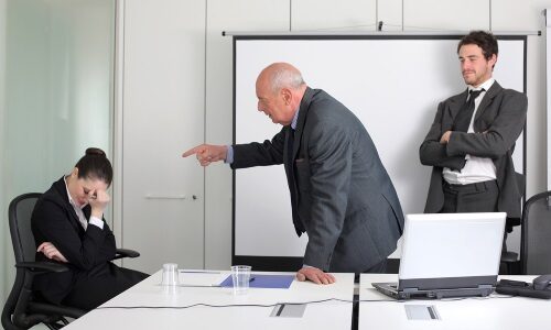 Как документально объявить выговор работнику: образец